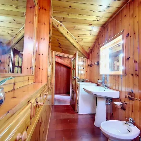 4-bedroom In Bormio, Sondrio 펜션